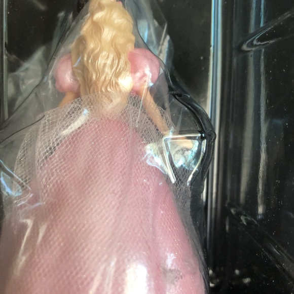 Hallmark Keepsake 1996 Barbie Easter Ornament - Picture 7 of 16